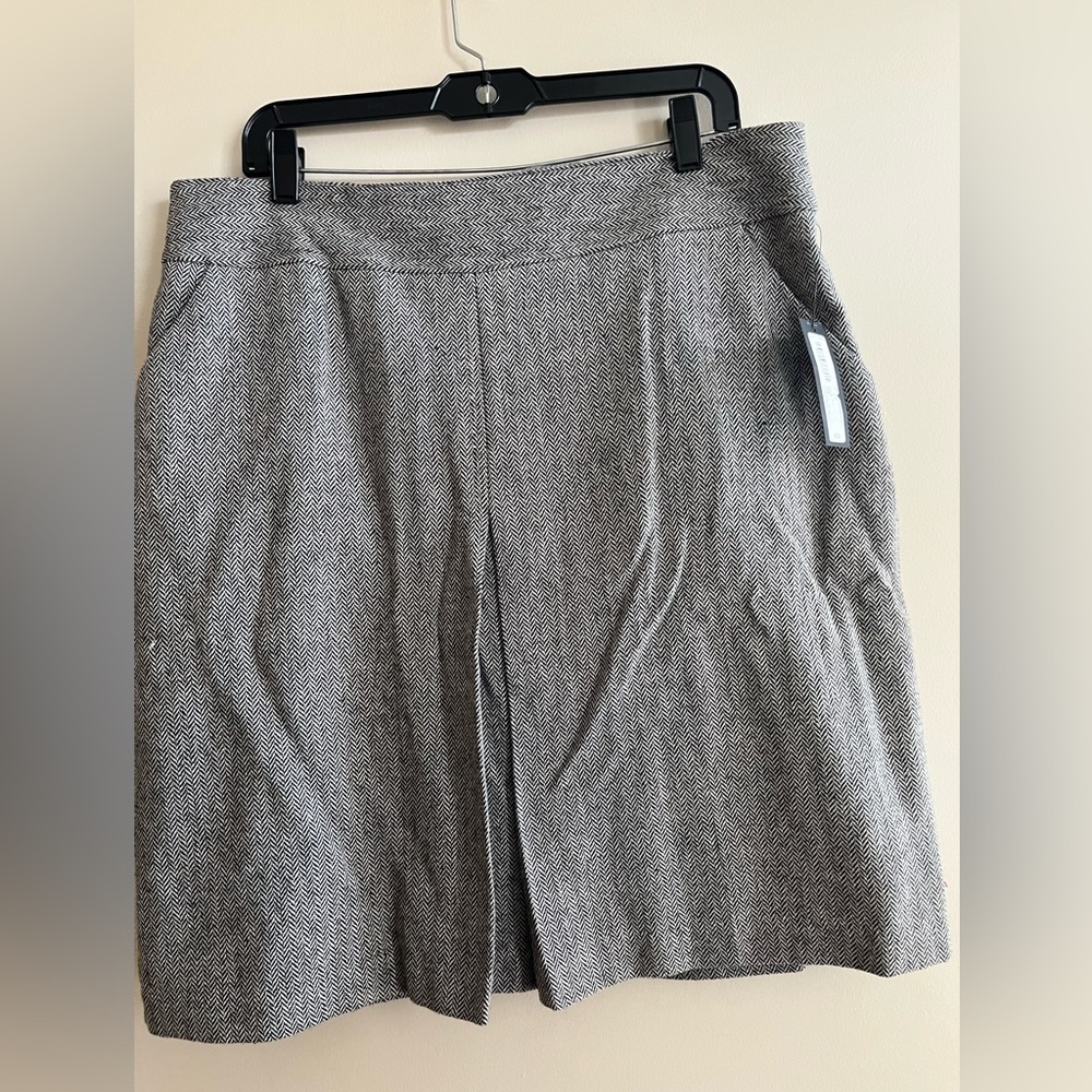Sz 14W wool Worthington skirt with pockets.
